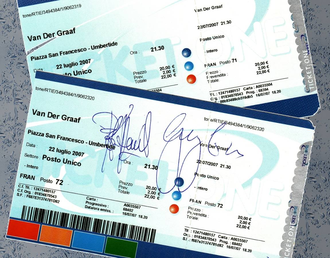 VanDerGraaFGenerator2007-07-22PiazzaSanFrancescoUmbertideUmbriaItaly (3).jpg